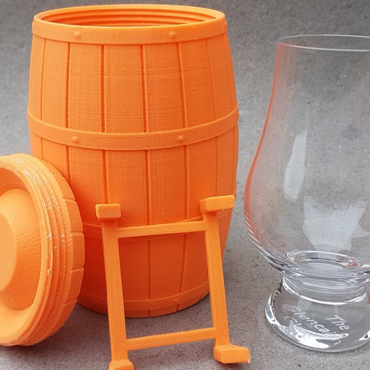 Printed whiskey barrel display for a Glencairn glass